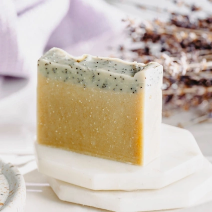 MIODOWA MYDLARNIA Mydło z woskiem pszczelim KONOPIE Z MŁODYM JĘCZMIENIEM, 95g