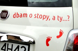 dbam o stopy, a ty...? - naklejka biała